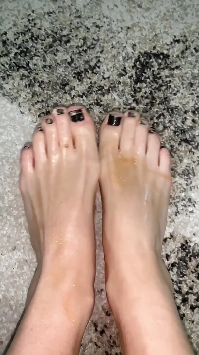 Playing with my feet with a body oil and cream