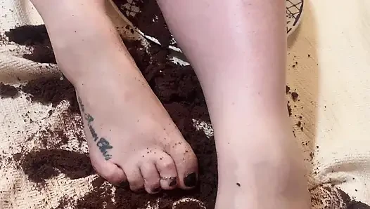 Feet Feet Feet in the Cake