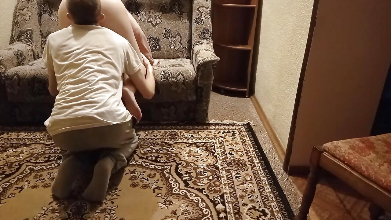 Η κοπέλα σου είναι απασχολημένη τώρα. Περίμενε κερατά