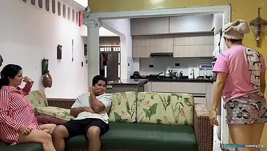 Ich hatte sex vor meiner frau mit ihrer freundin! Sie hat es überhaupt nicht bemerkt!