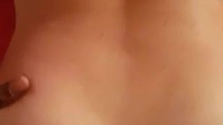 Une bite noire britannique baise un cul blanc étroit