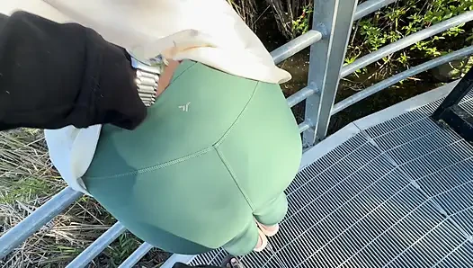 I met this Russian girl in a public park , And no resistance to play her a bit