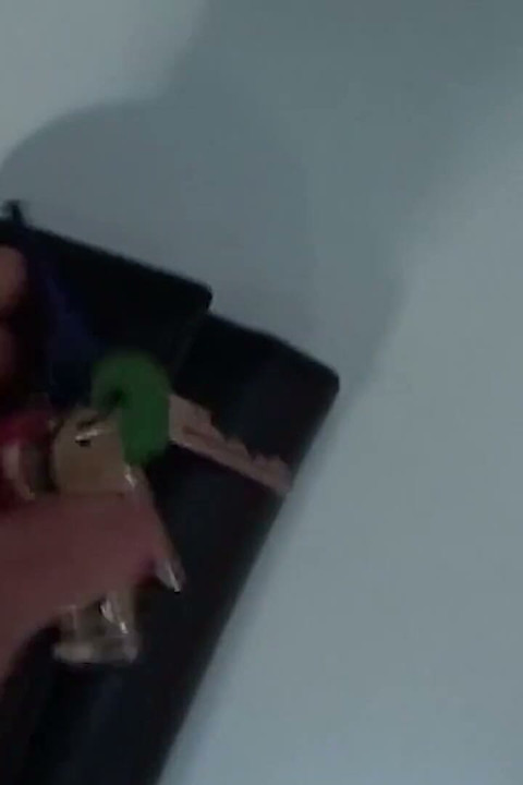 נקודת מבט - נסו לא להיכנס חזק מדי לגרון העמוק גם אם הברונטית נהנית