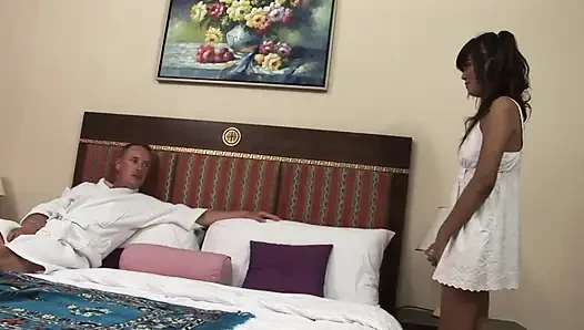 Чудесное азиатское тело жестко проникает огромный член