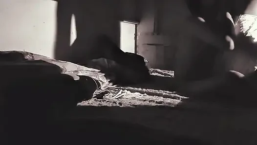 Aku menyiapkan kamera untuk melihat apa yang dilakukan putri tiriku saat aku pergi bekerja