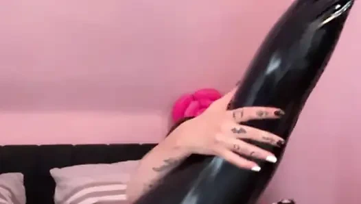 Женское доминирование со страпоном и поклонение ступням