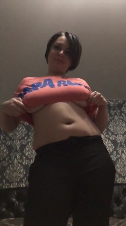 Sâni care sar de pe tricou cu încetinitorul!