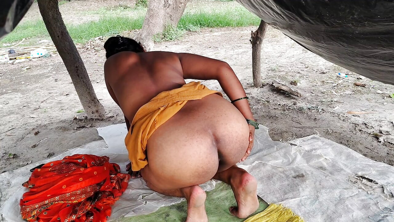 Levei minha esposa fundo na selva construiu uma cabana juntos descontraído e passou uma noite pacífica longe de tudo