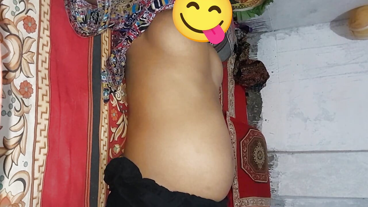 Desi village girl fuck horny pussy by fingering and showing boobs and play with fingering video