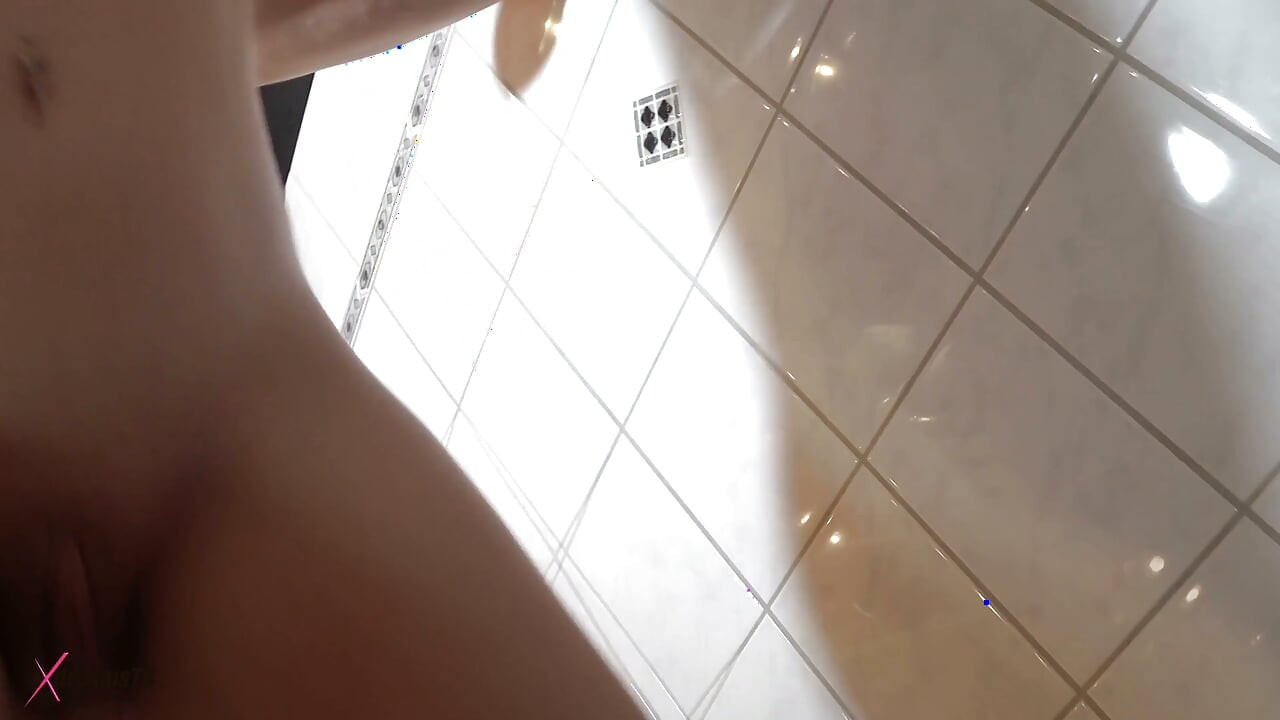 Honey X-lips & Bella X - Pissing Adults