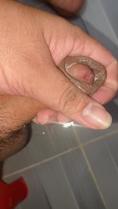 A daisy is in an erect state and it needs a butterfly to insert it so that it can be relieved as needed