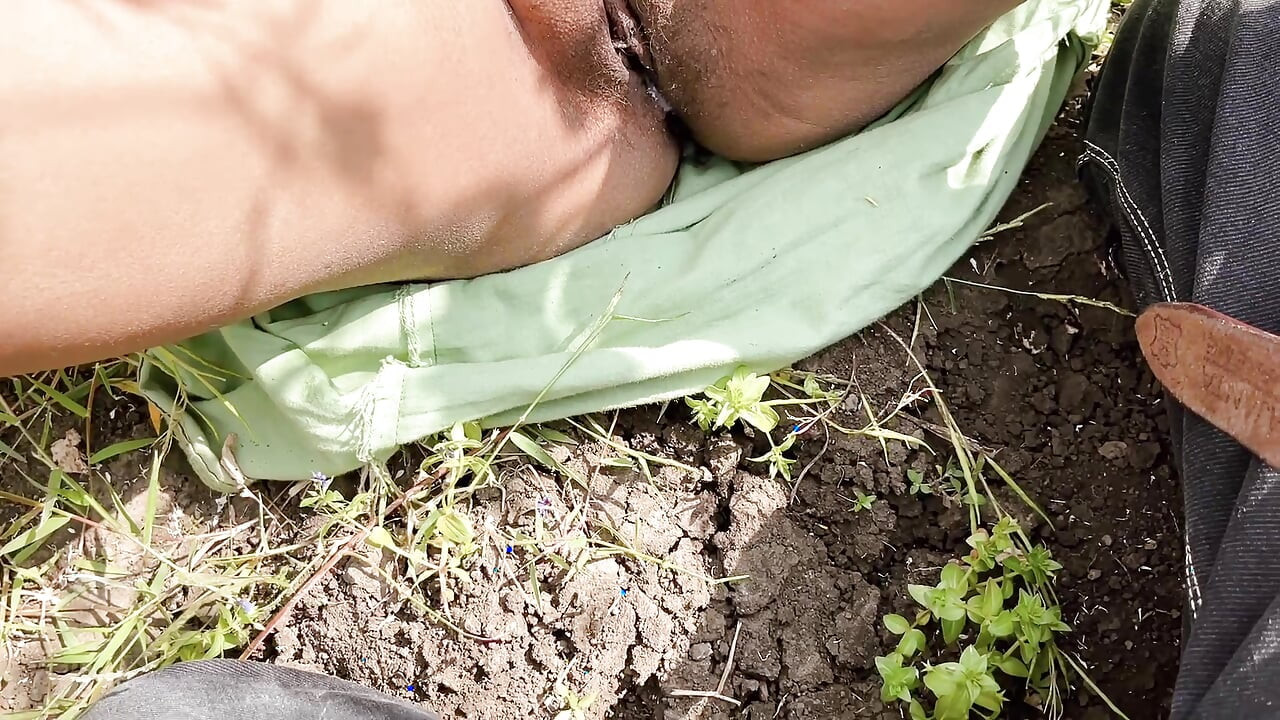 Sasu maa ke saath outside kheto me full sex, xxx video