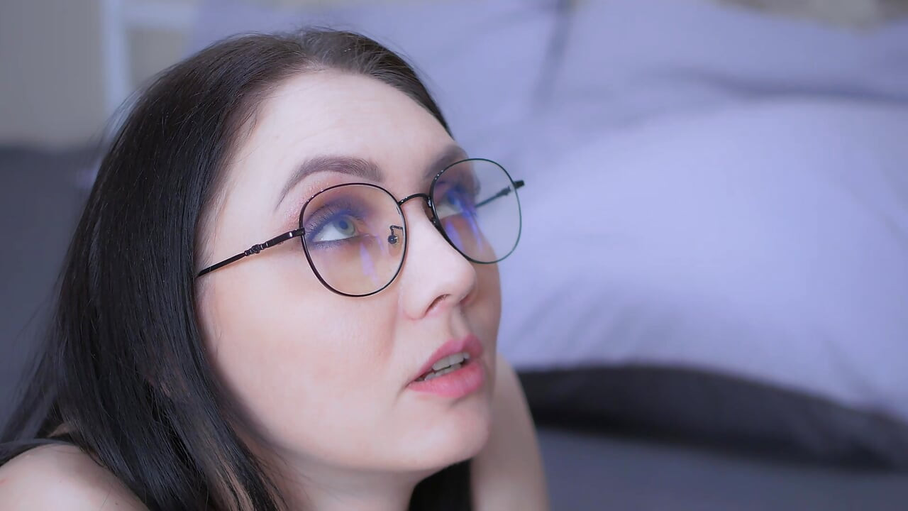 Wench Gives Blowjob Her Boy's