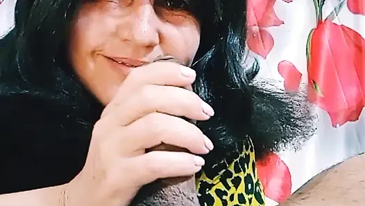She Shows Her Limits of Lust