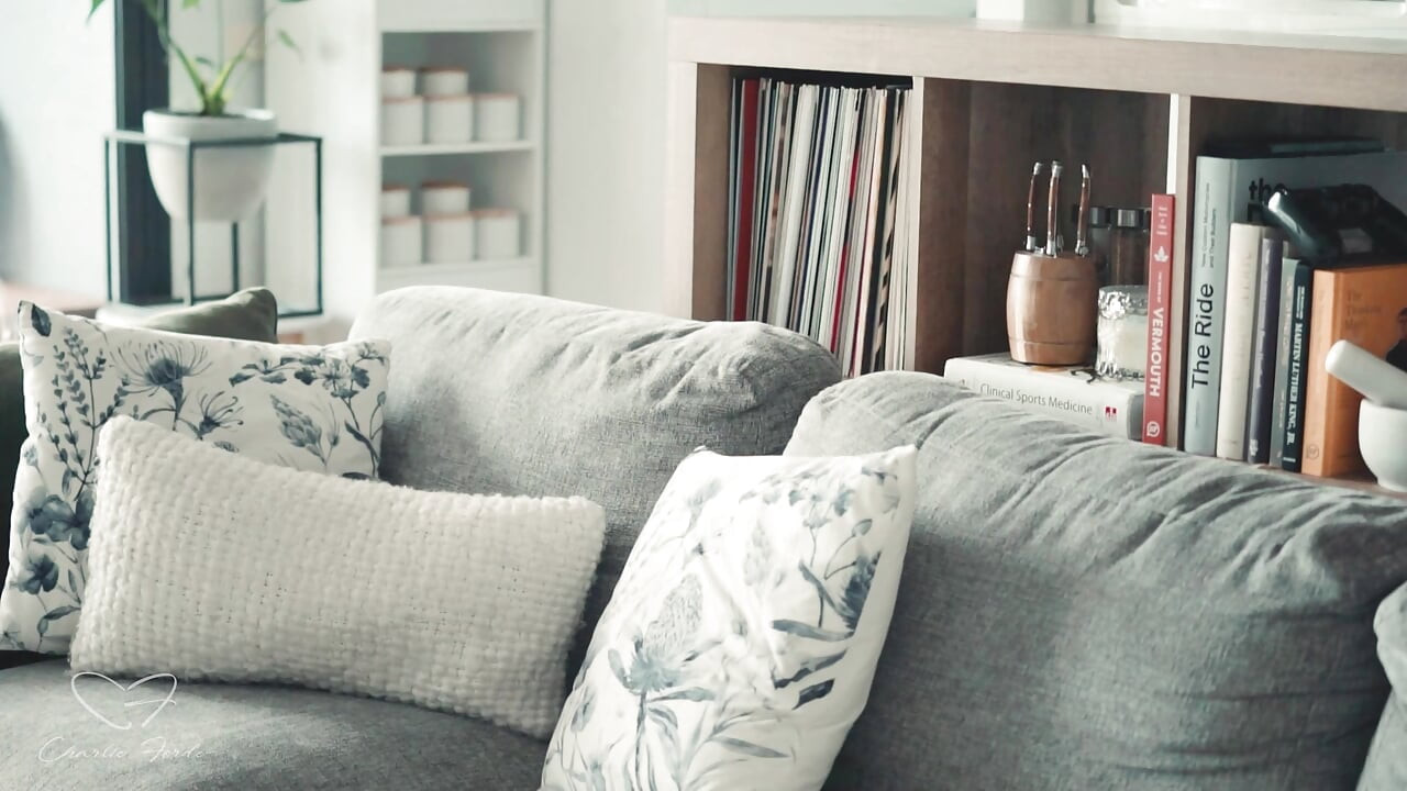 الحافة يضم تشارلي فورد وكولين كاين