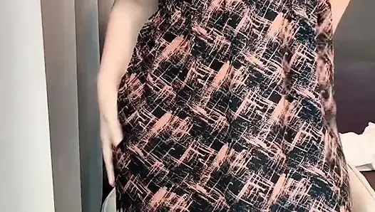 Indonesian woman strokes pussy until peeing