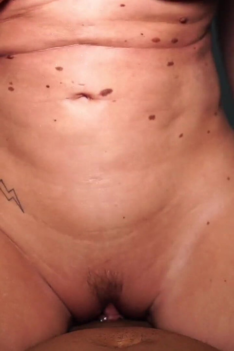cycata zdradza pawg milf dziwka dostaje BBC creampie dla męża