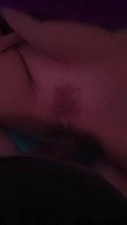 Stretching again wifes pussy with huge cocksleeve