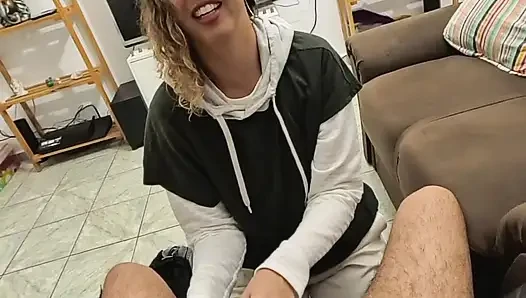 Соседка-лесбиянка упала лицом на член.