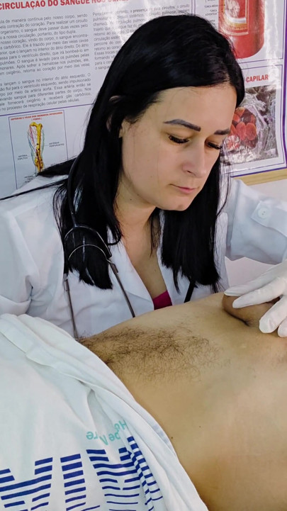 Den attraktive sygeplejerske blev overrasket af patienten | Klip 1