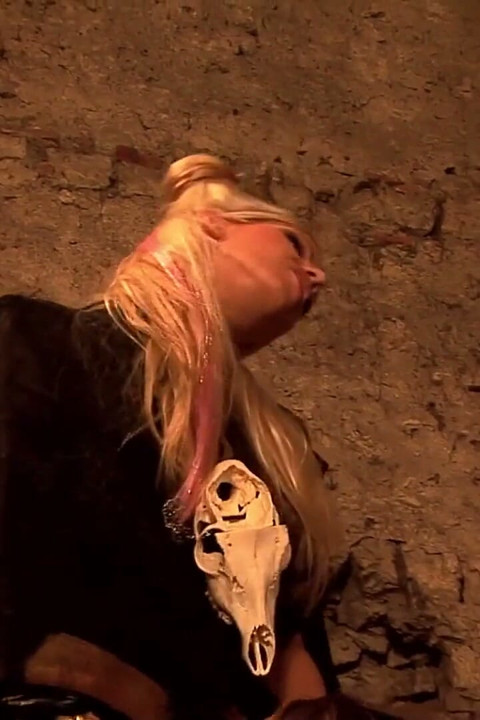 Threesome blonde lesbian action