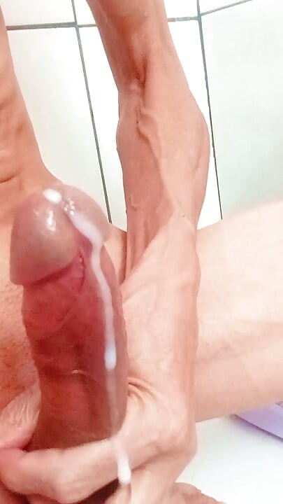 The exact moment of the delicious sperm explosion in slow motion