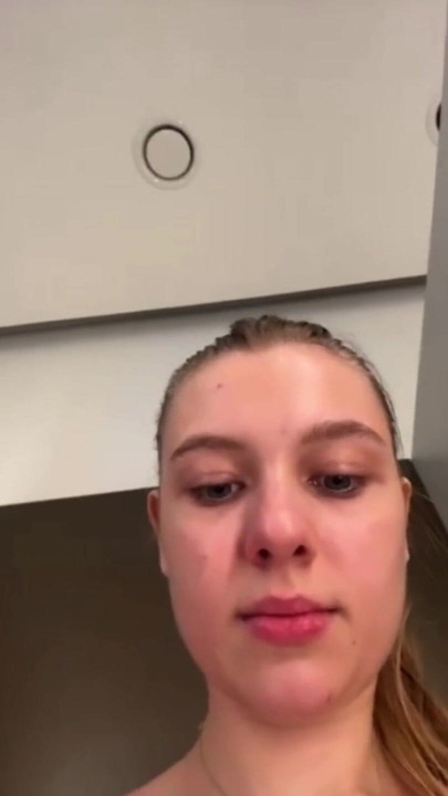 Jucielussie horny in changing room | Clip 1