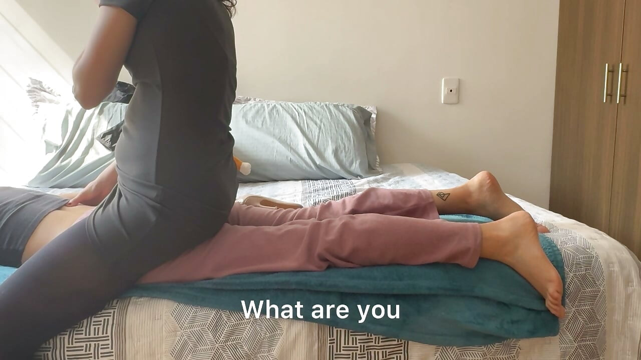 Minha vizinha me ensina como ser uma lésbica gostosa