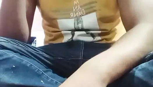 Arkadaşın karısı oğlanın mastürbasyon yapmasını izliyor
