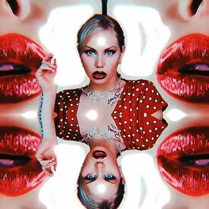 Smoking Lipsoholia! Loop