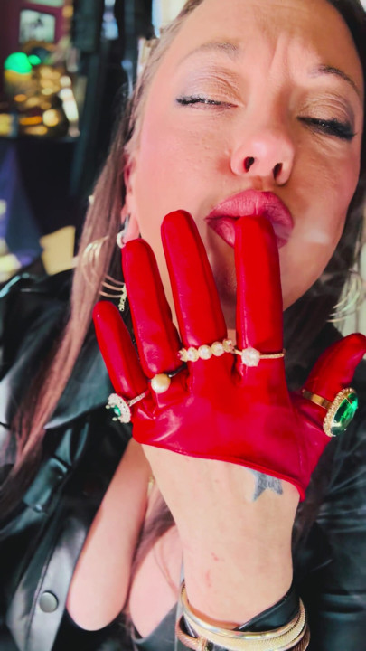 British Smoker Tina Snua Smokes A Cigarette In Short Leather Gloves & Rings - Smoking Drifting OMI OME Gloved | Clip 1