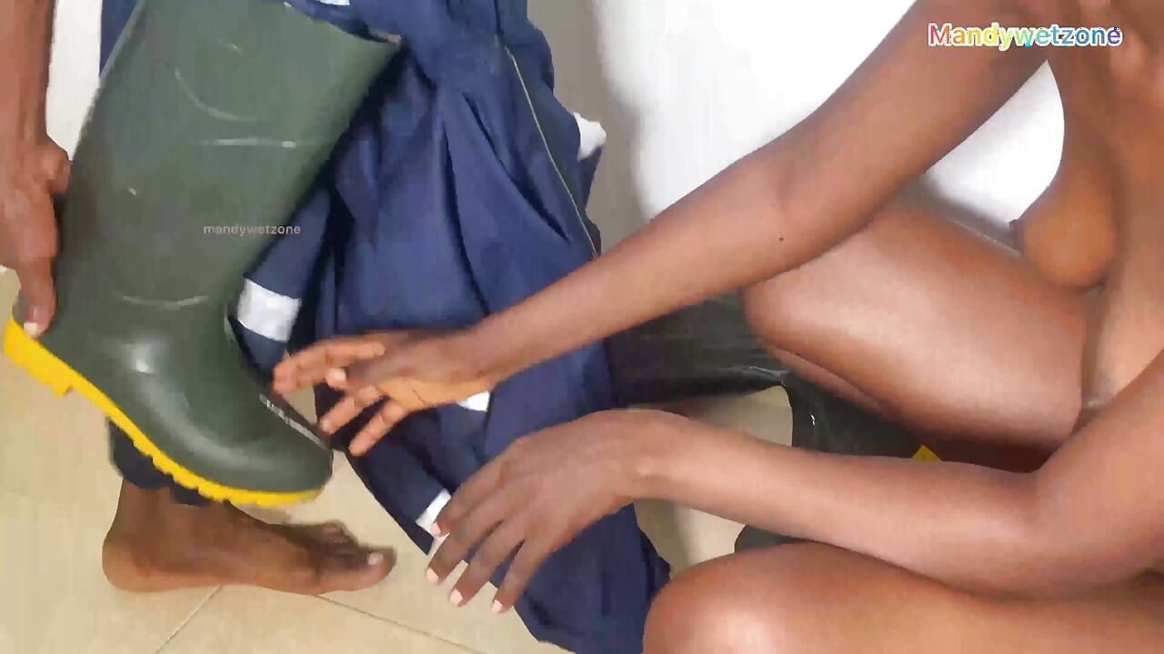 השרברב האחוזה שלנו קדח לי את הכוס כל כך עמוק עם הזין הארוך שלו