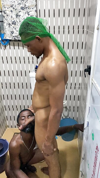 Чувак хотел мой хуй как леденый хуй, поэтому я позволила ему сделать это