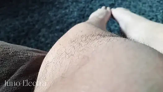 Semua indramu menggoda dengan kaki tebal