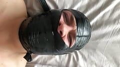 Aangeraakte fetisj - bdsm-slaaf wordt met tape mond gesnoerd - luid kreunend orgasme - eigengemaakte amateur-bondage - onderdanige vrouw krijgt een neukpartij in haar gezicht
