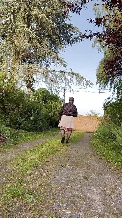 In a quick outfit with a little skirt for an evening
