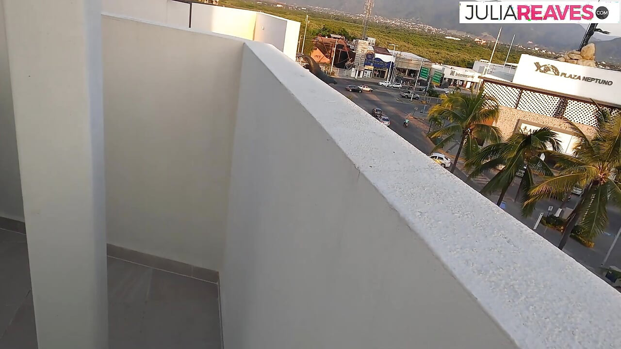 Awek panas menunggang zakar besar kemudian menghisapnya ke pancutan mani di mulut