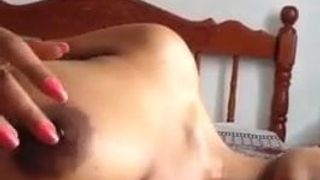 Masajeando grandes tetas naturales (5 de 5)