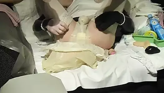 Rubber-Sissy changing her soaken diaper