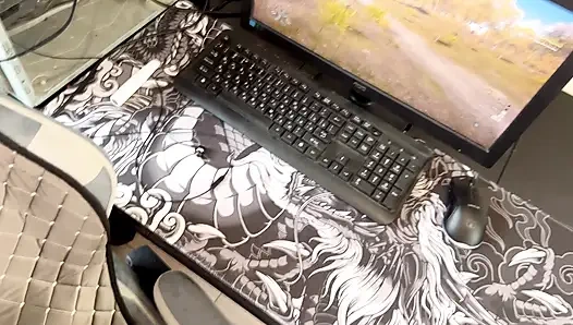 The guy distracted his girlfriend from the game and fucked her on the table