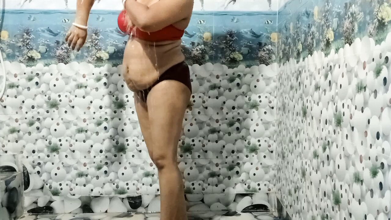 彼氏とバスルームで楽しむセクシーなRii