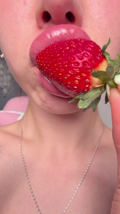 Juicy strawberry asmr - wet lips Close-up