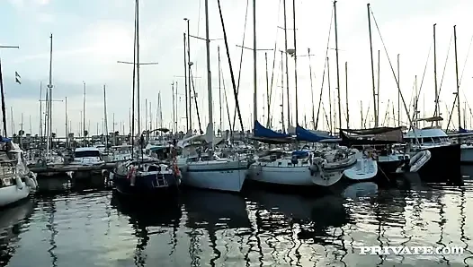 Lullu und Julie plus zwei typen haben sex zusammen auf einem boot