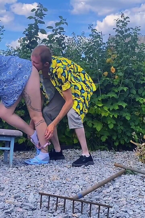 Rough Outdoor Fuck in the Garden While Picking Berries