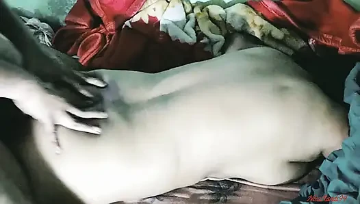 Geile desi bhabhi körpermassage und ficken