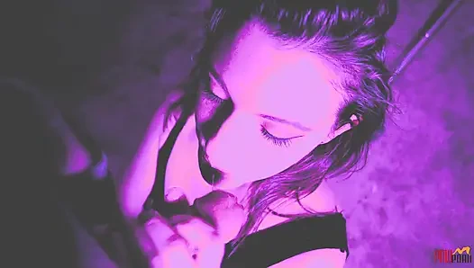 Pelacur terjebak didorong untuk bugil dan nyepong kontol captor