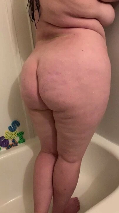 Kalista has Ass Smacked Wet in Shower