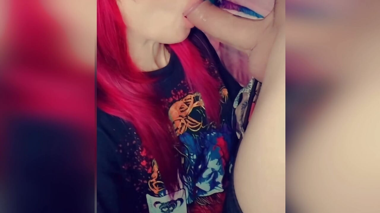 POV - Em casa e meu amigo me fode e deixa minha buceta muito molhada para você