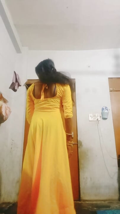 Urvashi Rani silk salwar phenke ghar ke andar ghapaghap krrhi thi