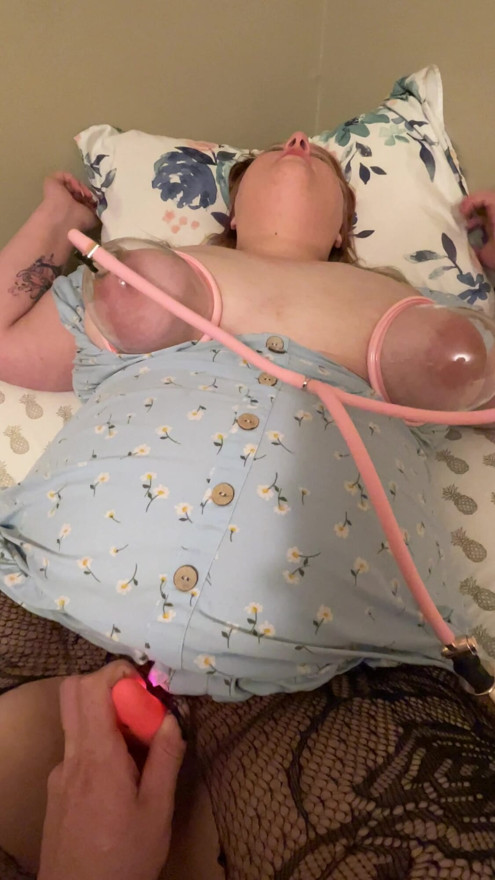 Bbw cums kaksinkertaisella rintapumpulla